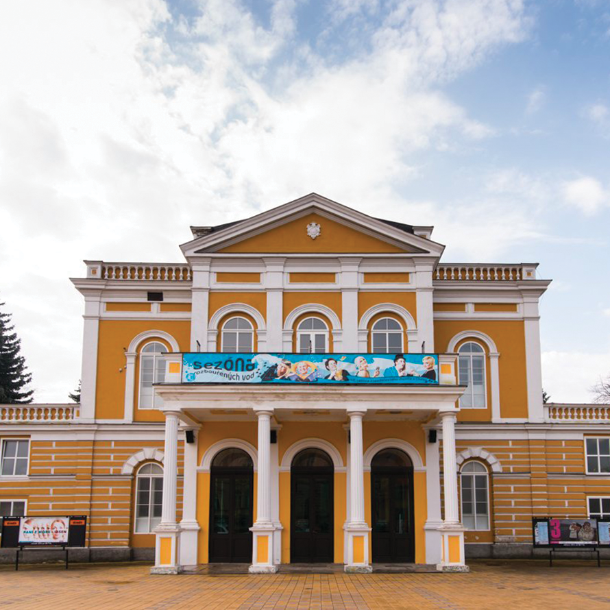 visit cheb 
            das theater