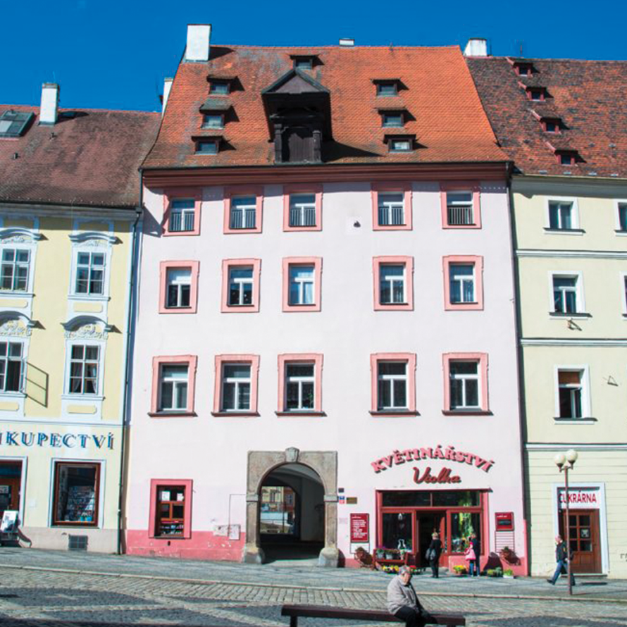 visit cheb 
            dům martini