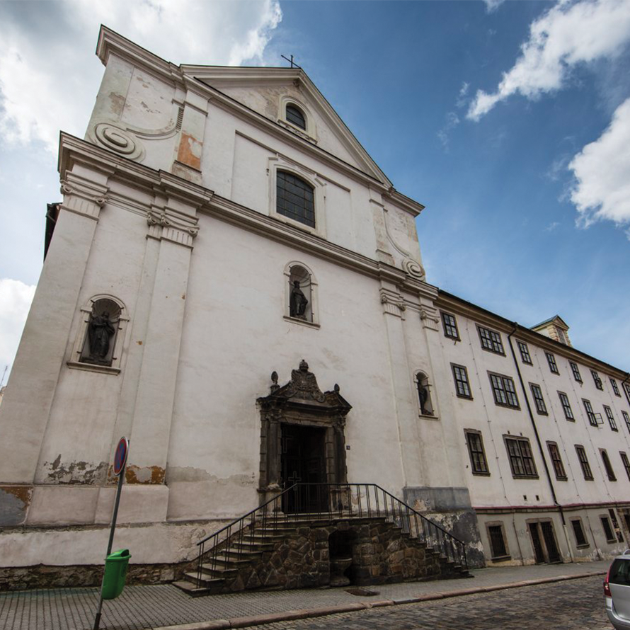 visit cheb 
            die st.-wenzel-kirche mit dem kloster des predigerordens
